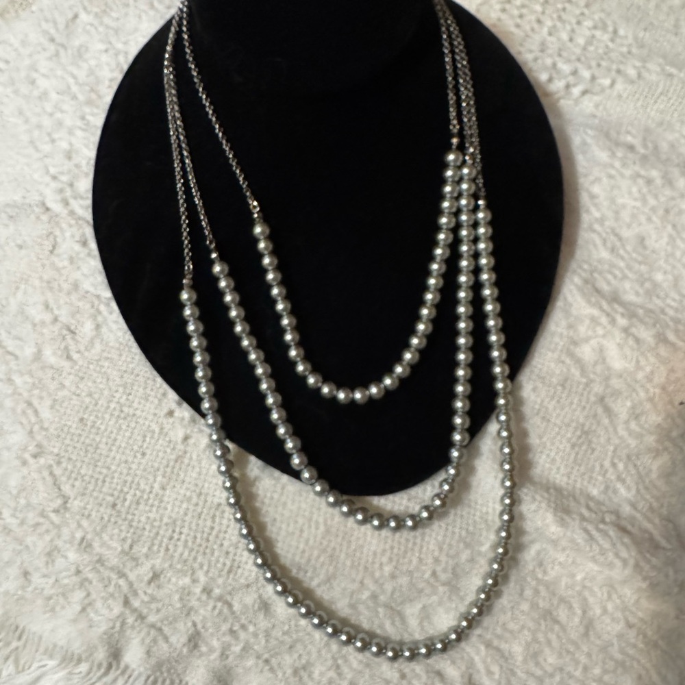No further discount❤️ Three Strand Grey necklace set!